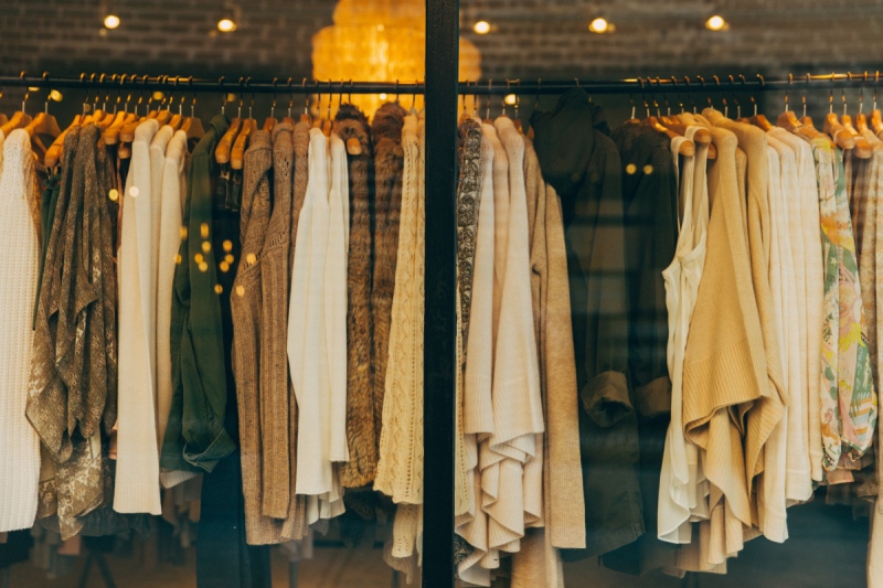 magasin-ST RAPHAEL-min_clothe_fashion_store_shop_window_store_front-21277