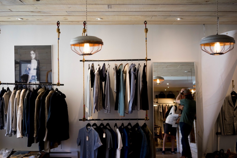 magasin-ST RAPHAEL-min_clothing_store_shop_boutique_men's_fashion_clothes_business_retail_shopping-1062572